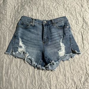 Kendall & Kylie Iconic Jean shorts size 3